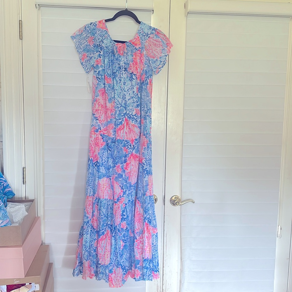 Medium Lilly Pulitzer dress. Excellent condition.